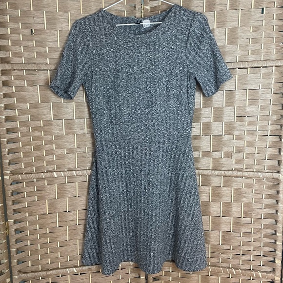 H&M Short sleeve grey sweater dress (Size 4) - Picture 2 of 3